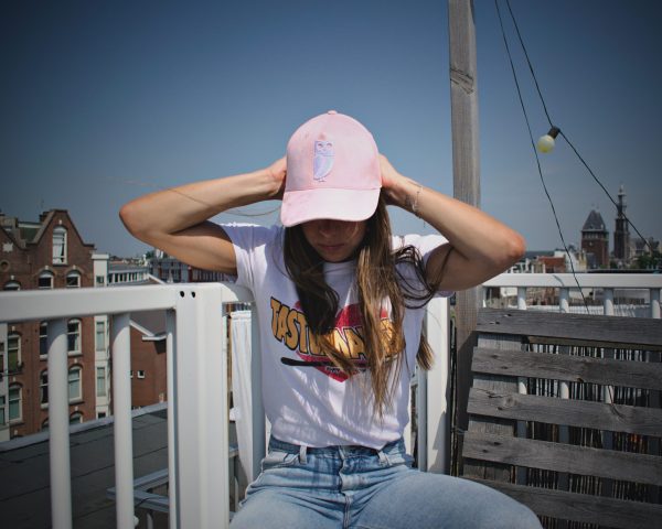 Roze Suede Uil Baseball Cap Model Shoot Dakterras Amsterdam